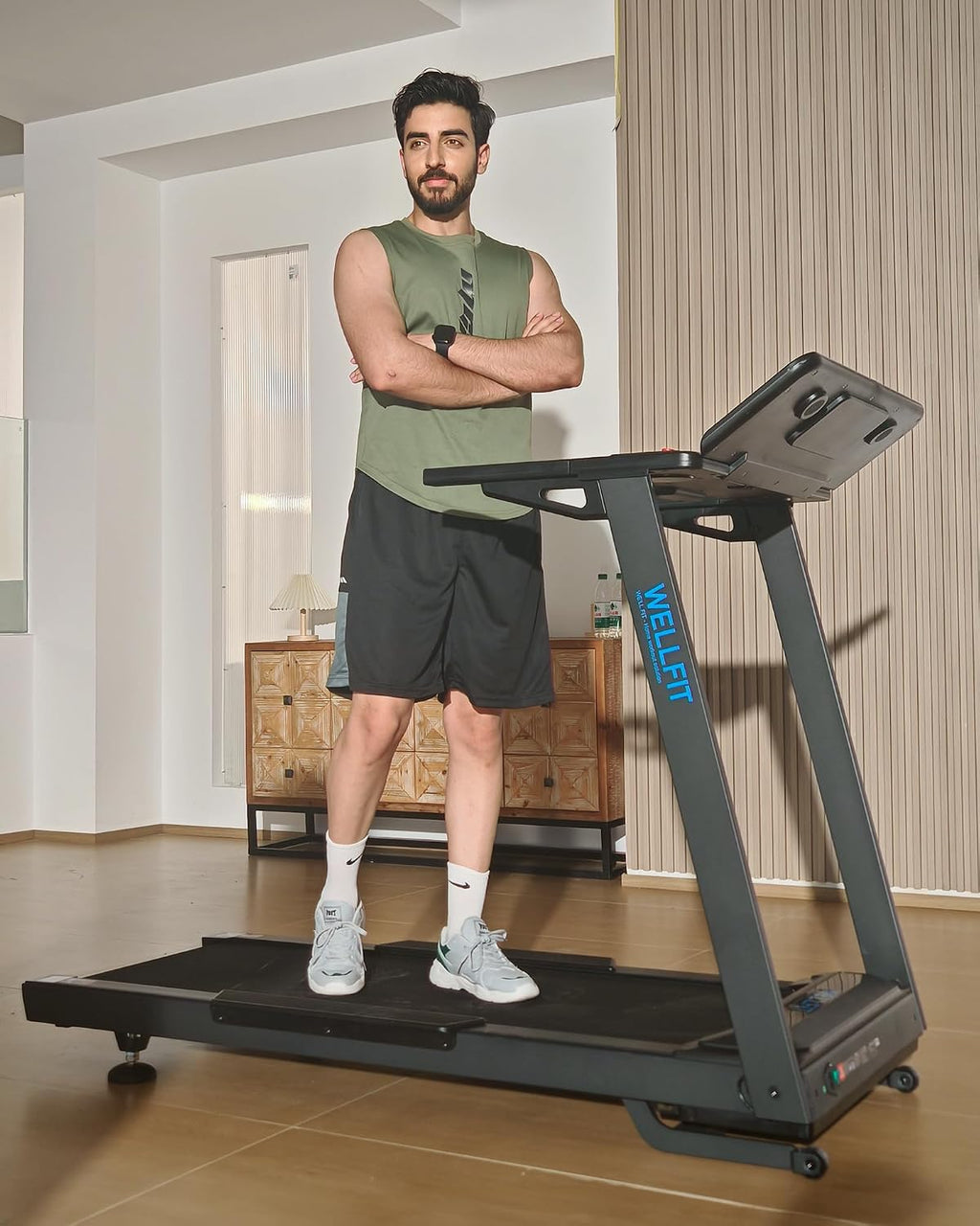 Auto Incline Treadmill, 15% Incline Heavyduty Treadmill with Pulse Sensor, 4.5HP, 10 MPH, 500 Lbs Capacity, 20'' X 55'' Running Area Treadmills with Bluetooth Player & LED Display